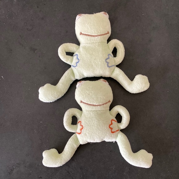 Noukie’s Growth Chart 2 Frogs - One trimmed blue & the other trimmed pink - Picture 2 of 14